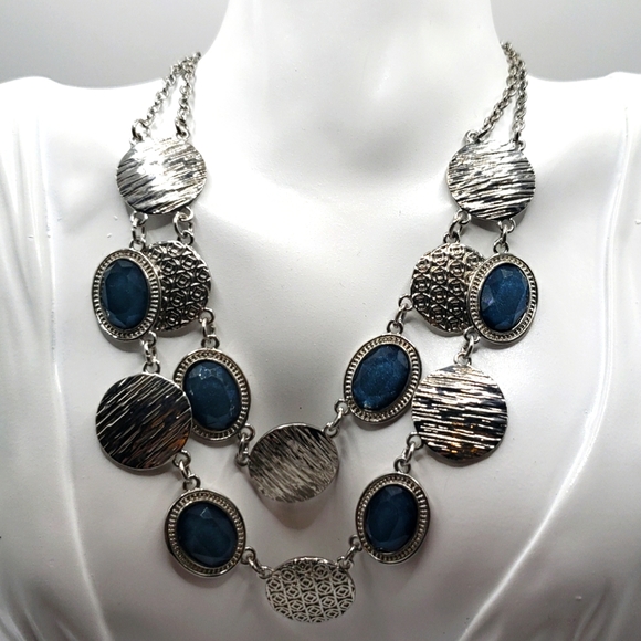 🥳Host Pick🥳 Silvetone Fashion Dbl Strand 20" Adj. w/ Dark Blue Cabachons - Picture 2 of 9